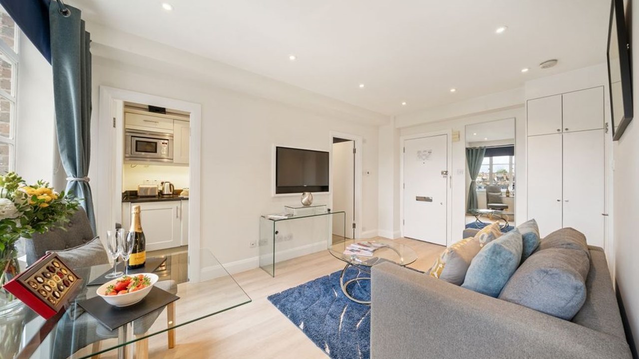 One Bedroom Apartment 512 - Sleeps 3 - Nell Gwynn Chelsea Accommodation