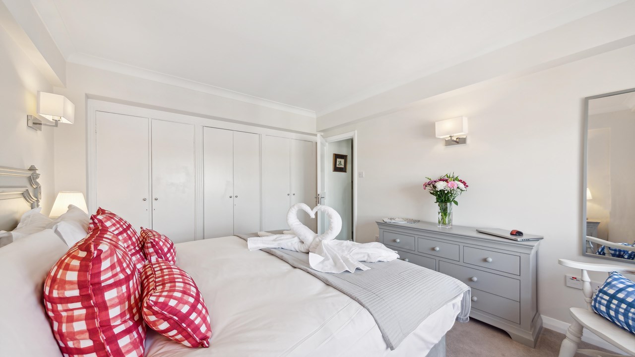 One Bedroom Apartment 915 - Sleeps 4 - Nell Gwynn Chelsea Accommodation