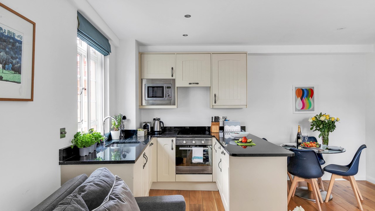 One Bedroom Apartment 032 - Sleeps 3 - Nell Gwynn Chelsea Accommodation